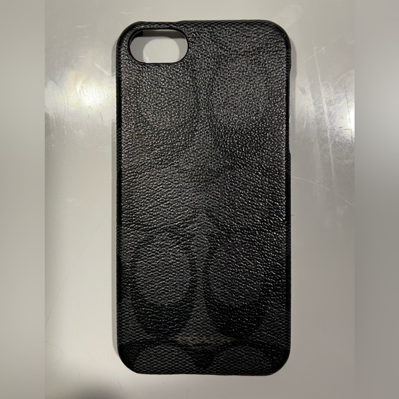 iPhone 5 Case. Black Hard Case with “C” design. Inside has a velvety felt finish - Picture 2 of 5